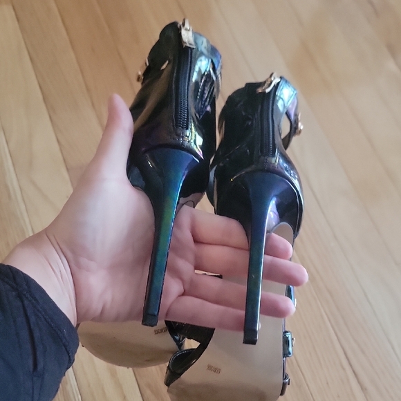 BCBGMaxAzria Black and Gold Heels with Sleek Design - Picture 4 of 4